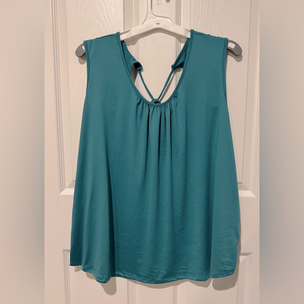 Women’s plus size soft sleeveless top